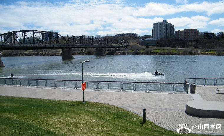 2011_0508desk0195.JPG